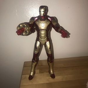 Marvel Iron Man 3 Sonic Blasting Action Figure